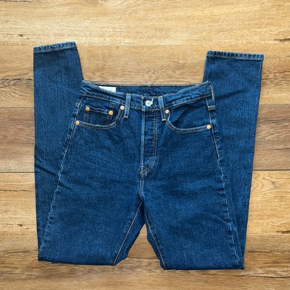 Levi’s premium high waisted skinnies ✨ - Picture 2 of 3